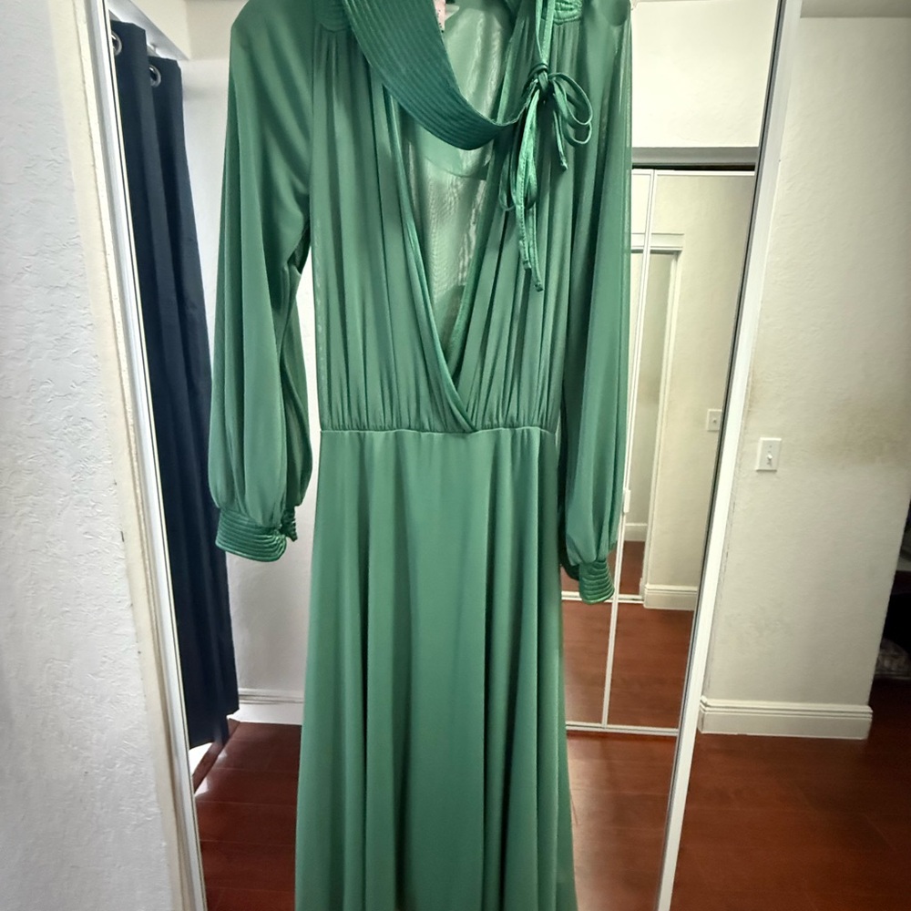 Chic Long Sleeve Green Dress